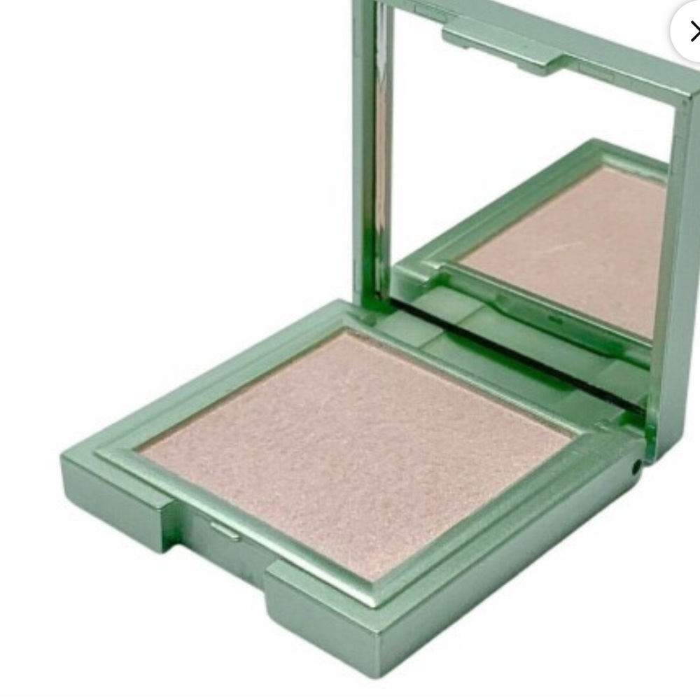 Mally Beauty Shimmering Highlighter in Green Compact